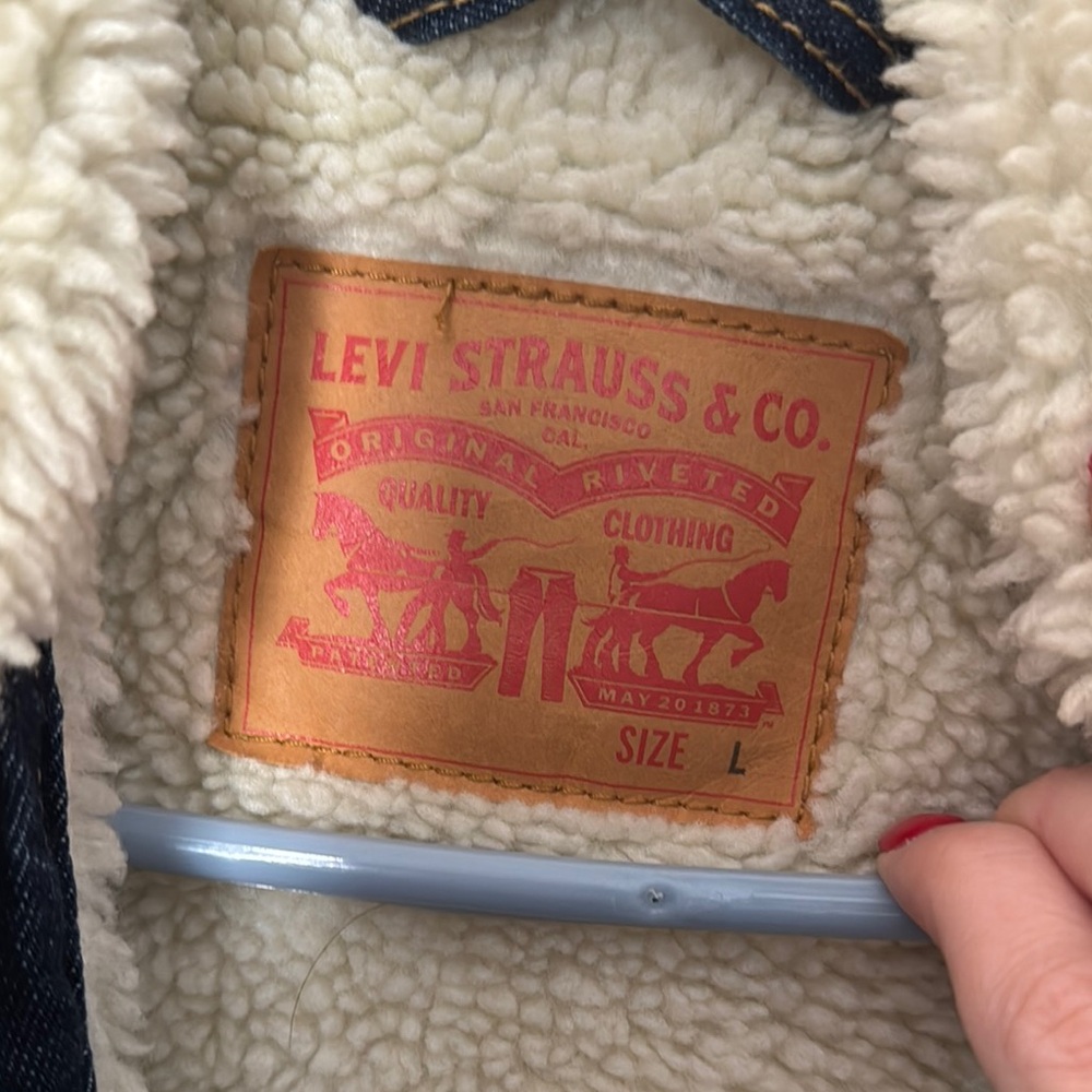 Levi's Sherpa Lined Denim Jacket - Picture 2 of 7